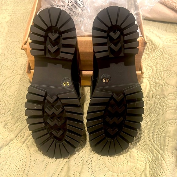 Steve Madden Black Lando 5.5 - Picture 2 of 2